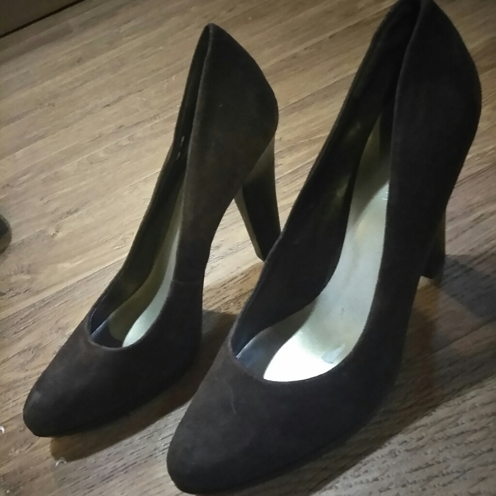 Nine West brown suede dress pump